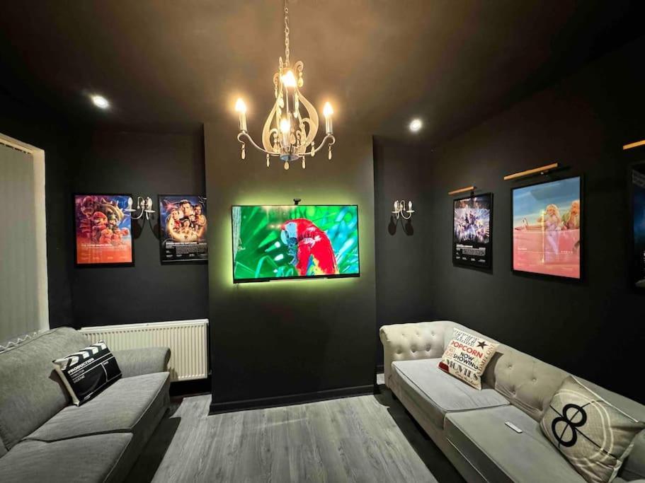 Now Screening…large Movie Place 60 Inch Tv Holiday home Liverpool